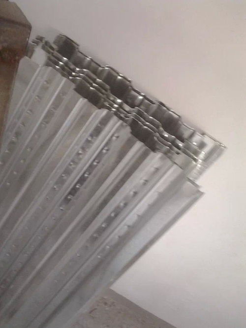 苏州轻钢结构剪式楼梯与仓库加层安装及隔热隔音材料制造一体化解决方案